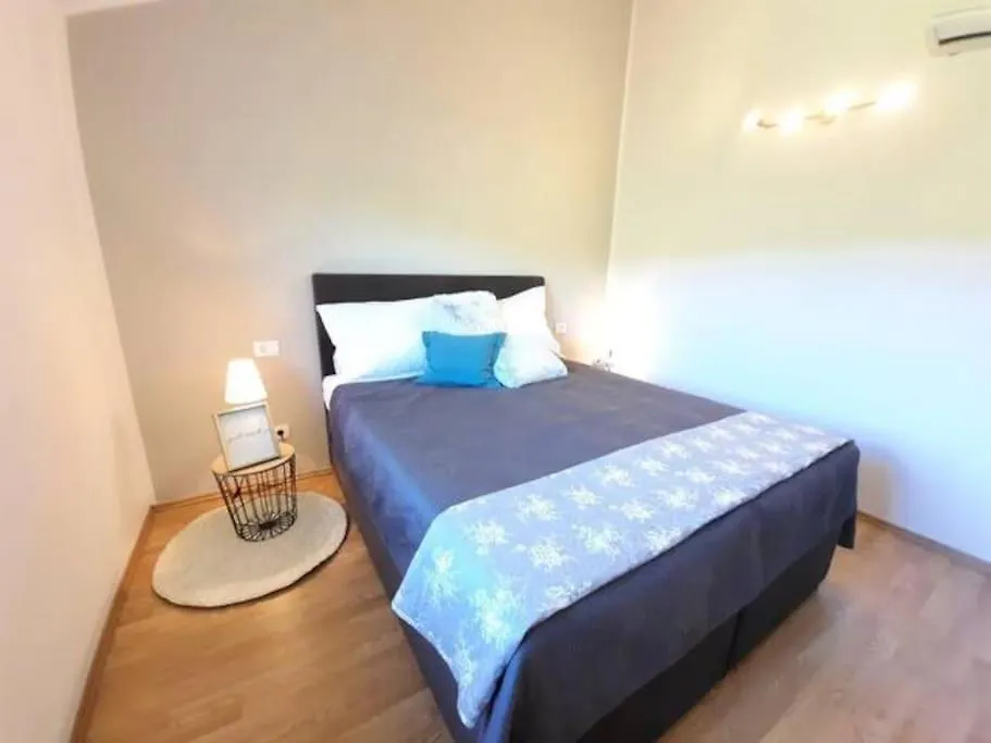 Holiday Home For 8 People, Pool + Sea View Vilanija Villa